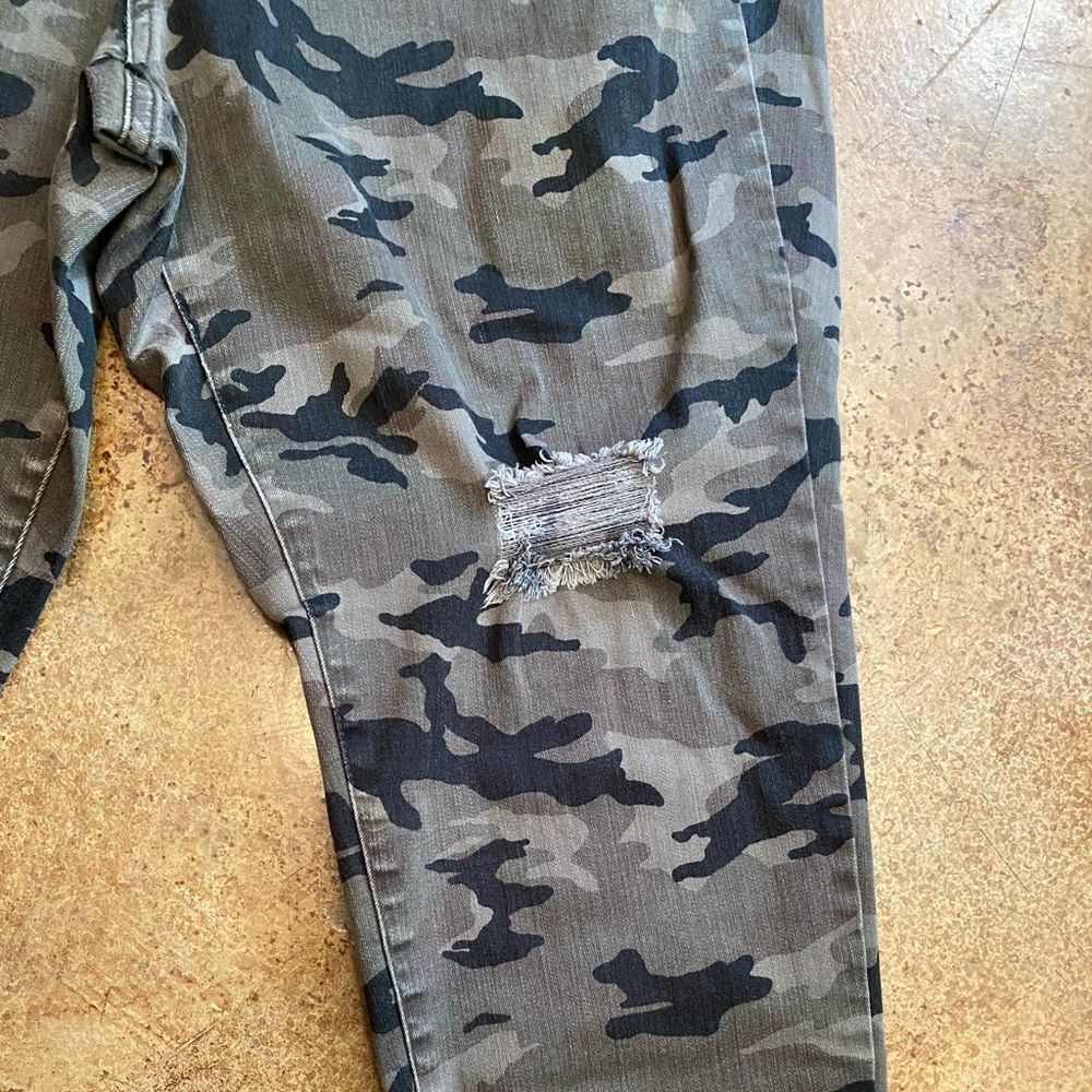 Lane bryant Skinny Camo Print Distressed Mid Rise Super‎ Stretch Jeans - Picture 7 of 8